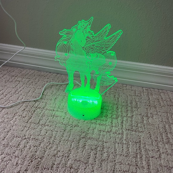 Unicorn night light multi color with remote - Picture 2 of 4